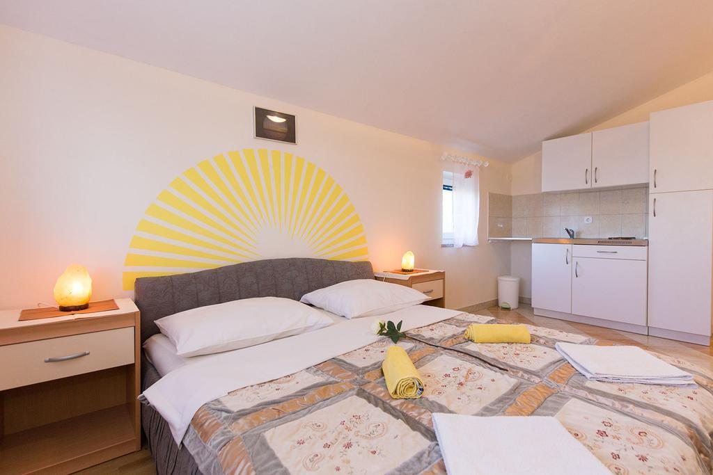 Apartments Juras Brzac Bagian luar foto